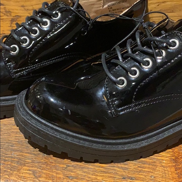 Madden Girl black patent leather lace-up oxfords - Picture 4 of 9